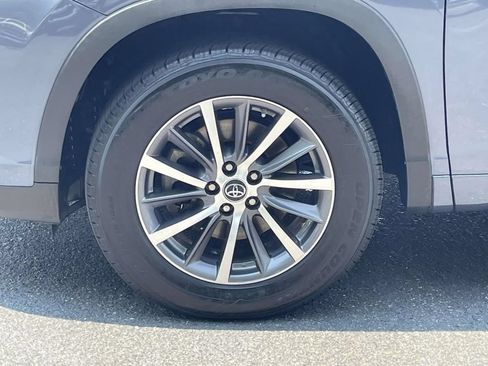 Used 2018 Toyota Highlander XLE FWD image 11