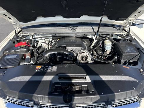 Used 2012 Cadillac Escalade Luxury image 26