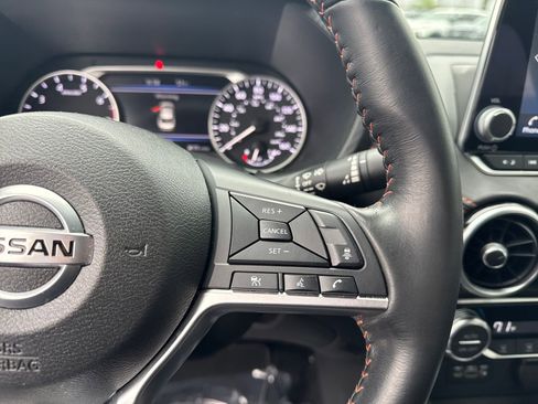 Certified 2022 Nissan Sentra SR w/ Midnight Edition image 17