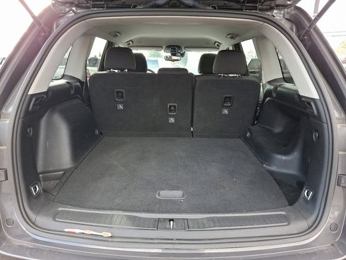 Used 2024 Jeep Grand Cherokee Laredo image 18