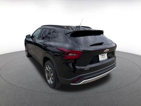 Used 2025 Chevrolet Trax LT image 11
