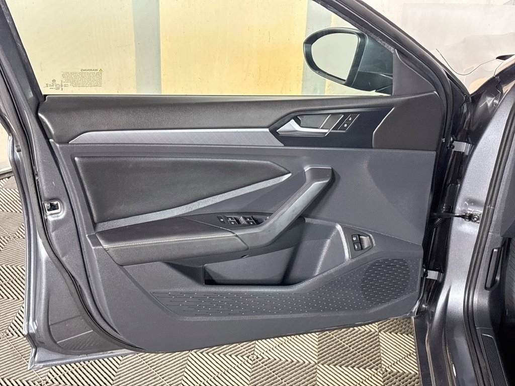 Used 2024 Volkswagen Jetta SE w/ Panoramic Sunroof Package FWD image 11