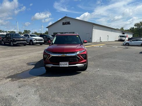 Used 2024 Chevrolet TrailBlazer LT w/ LT Cold Weather Package FWD image 9