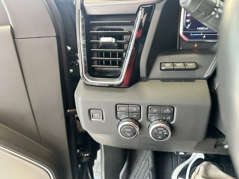 Used 2025 GMC Sierra 2500 Denali Ultimate image 18