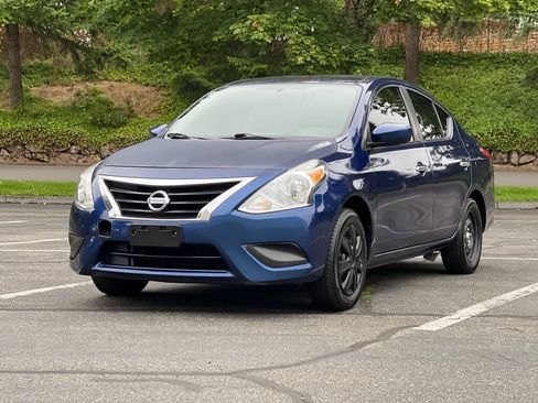 Used 2018 Nissan Versa SV FWD image 1