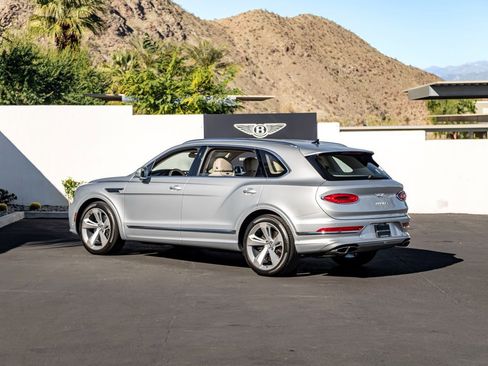 Used 2023 Bentley Bentayga Extended Wheelbase image 3