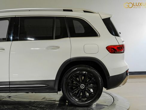 Used 2023 Mercedes-Benz GLB 250 4MATIC w/ Premium Package image 15