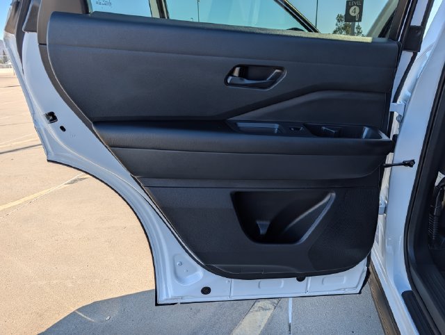 Used 2026 Nissan Pathfinder SV FWD image 17