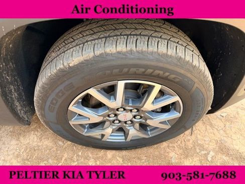 Used 2023 GMC Acadia SLT image 16