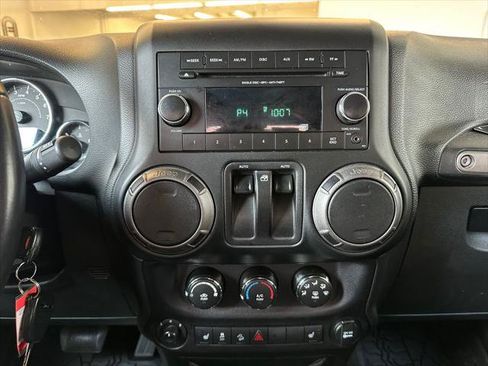 Certified 2018 Jeep Wrangler Sport AWD/4WD image 6