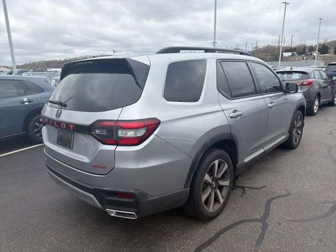 Used 2023 Honda Pilot Elite image 2