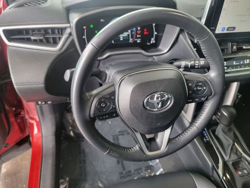 Used 2023 Toyota Corolla Cross XLE w/ Convenience Package AWD/4WD image 17