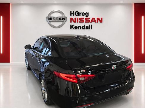Used 2019 Alfa Romeo Giulia AWD image 2