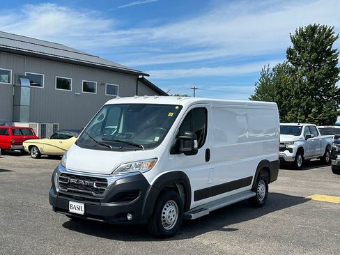 Used 2025 RAM ProMaster 2500 w/ U-Haul Equipment Group FWD image 8