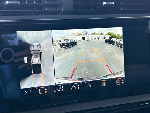 Certified 2025 GMC Sierra 1500 AT4 w/ AT4 Premium Package AWD/4WD image 21