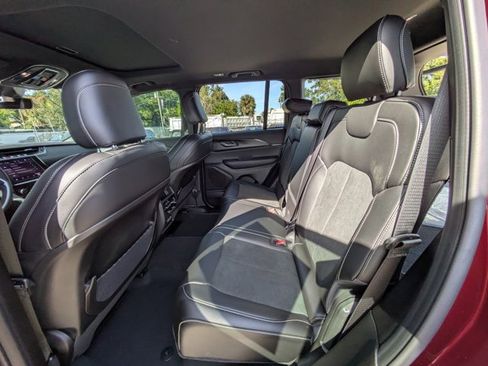 New 2025 Jeep Grand Cherokee Altitude image 12