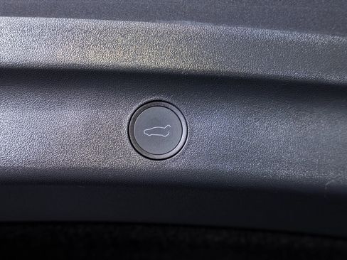 Used 2025 Tesla Model Y Long Range image 21