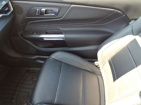 Used 2025 Ford Mustang GT Premium image 34