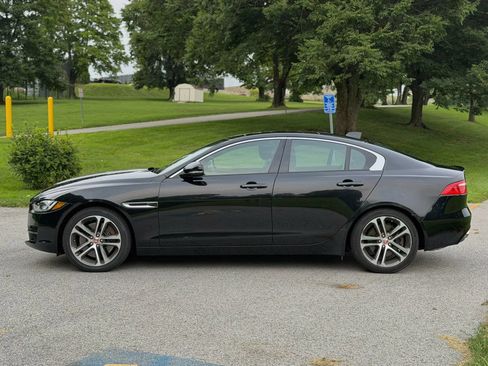 Used 2017 Jaguar XE Premium AWD/4WD image 11