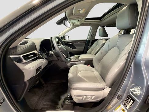 Used 2022 Toyota Highlander Limited AWD/4WD image 18