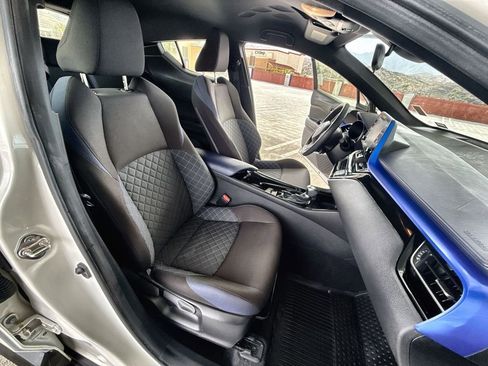 Used 2020 Toyota C-HR XLE image 18