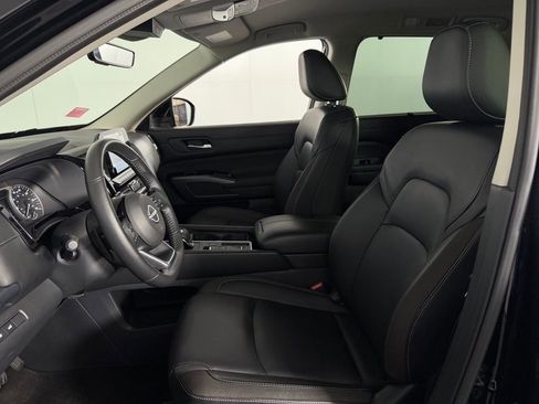 Used 2025 Nissan Pathfinder SL image 23