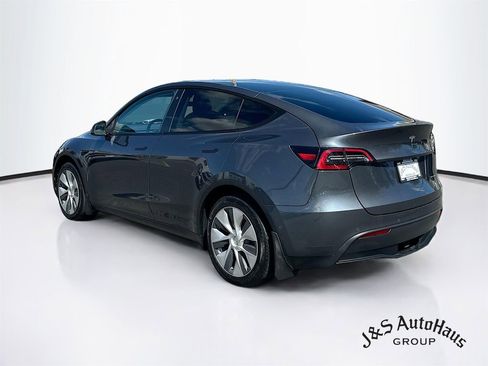 Used 2022 Tesla Model Y Long Range image 5