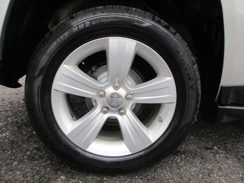 Used 2012 Jeep Compass Latitude image 11