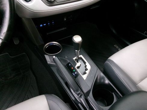 Used 2013 Toyota RAV4 Limited AWD/4WD image 32