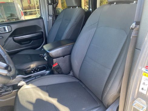 Used 2019 Jeep Wrangler Unlimited Sport S image 11