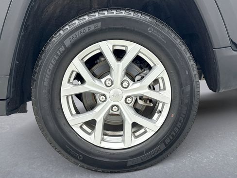 Used 2023 Jeep Grand Cherokee Limited w/ Luxury Tech Group II image 26