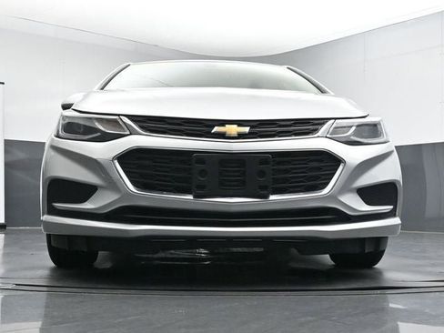 Used 2018 Chevrolet Cruze LT w/ Convenience Package image 27