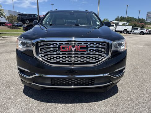 Used 2019 GMC Acadia Denali w/ Technology Package AWD/4WD image 2