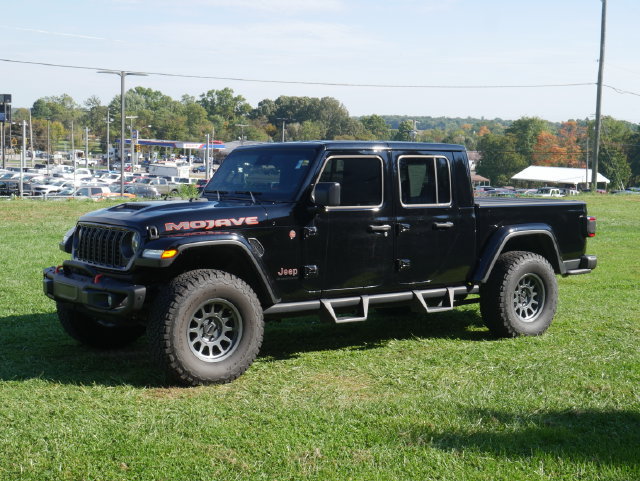 Used 2025 Jeep Gladiator Mojave AWD/4WD image 3