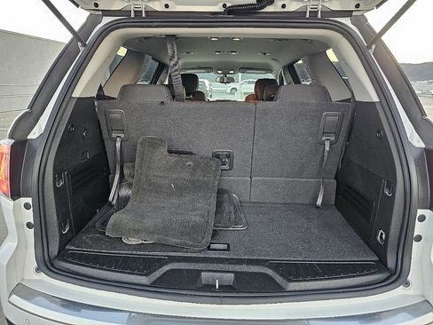Used 2016 GMC Acadia SLE image 12