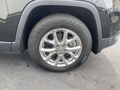 Used 2018 Jeep Cherokee Latitude Plus w/ Comfort/Convenience Group image 9