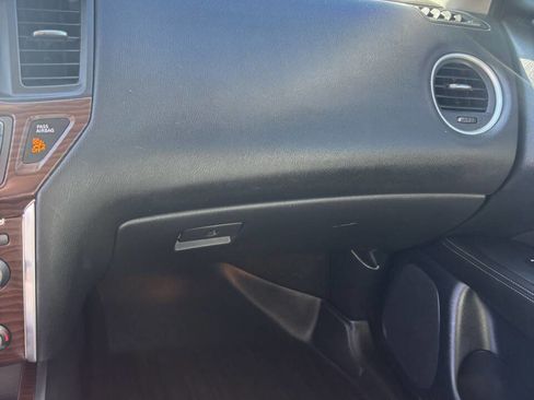 Used 2018 Nissan Pathfinder Platinum image 10