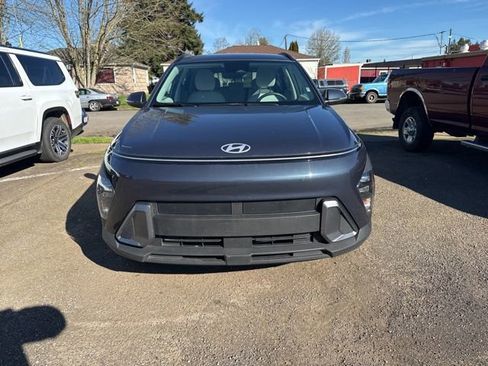 Used 2025 Hyundai Kona SEL image 2