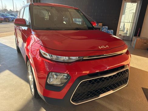 Certified 2022 Kia Soul LX w/ Technology Package image 2