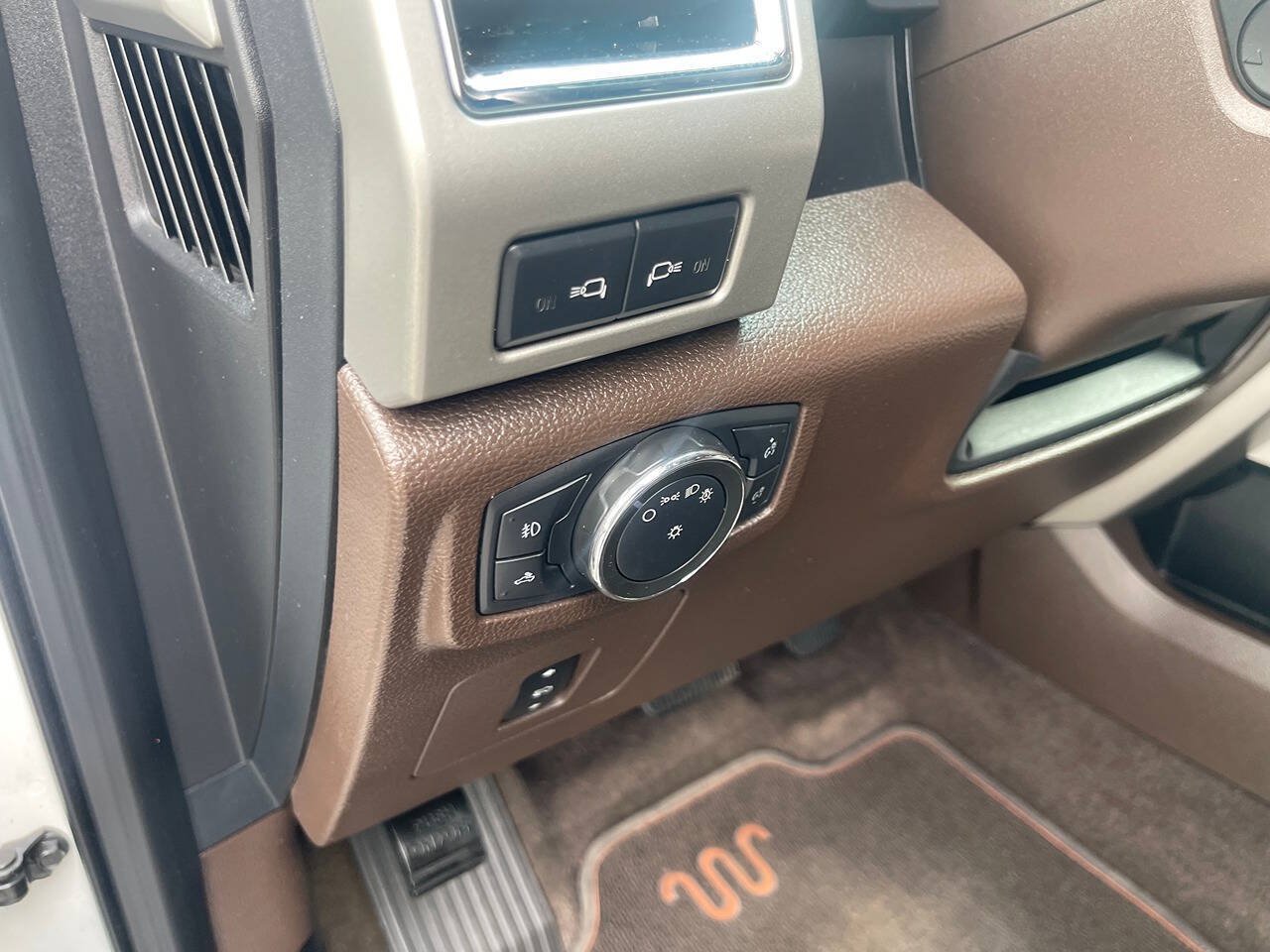 Used 2016 Ford F150 King Ranch w/ Equipment Group 601A Luxury AWD/4WD image 22