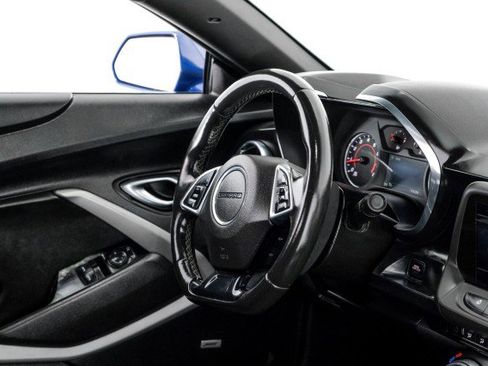 Used 2021 Chevrolet Camaro LT w/ Technology Package RWD image 11