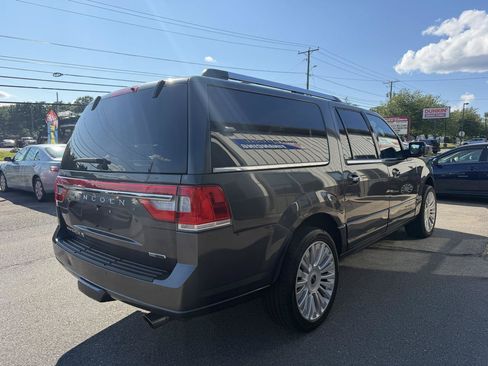 Used 2016 Lincoln Navigator L Select AWD/4WD image 4