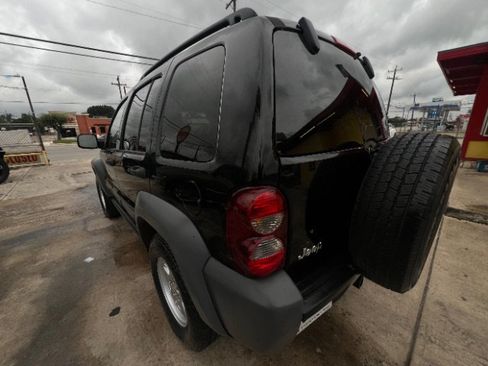 Used 2006 Jeep Liberty Sport RWD image 7