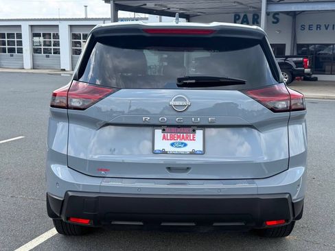 Used 2026 Nissan Rogue SV FWD image 4
