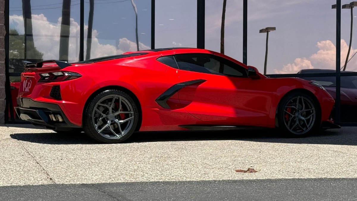Used 2020 Chevrolet Corvette Stingray Premium Cpe w/ 3LT Preferred Equipment Group RWD image 13