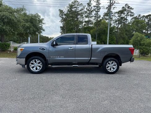 Used 2017 Nissan Titan SV RWD image 3