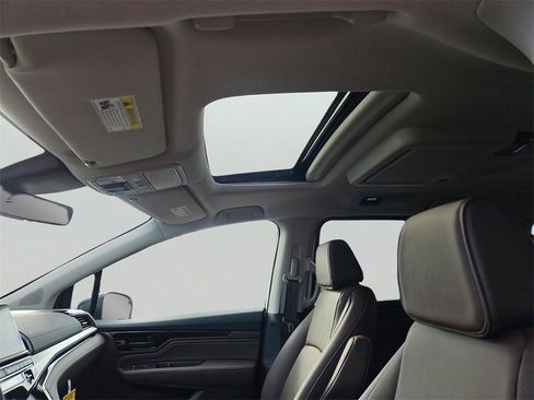 New 2026 Honda Odyssey Touring image 10