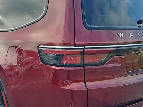 Used 2024 Jeep Wagoneer Series II w/ Flexible Seating Group RWD image 34