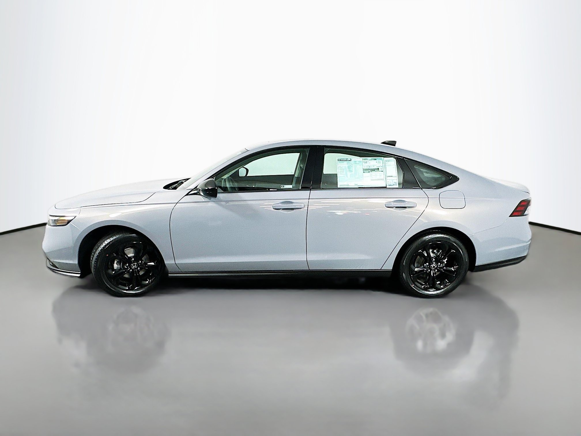 Certified 2025 Honda Accord SE image 4