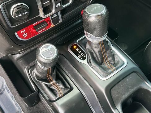Used 2023 Jeep Gladiator Mojave w/ Cold Weather Group AWD/4WD image 17